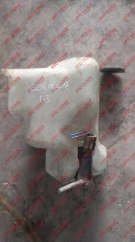 Toyota Corolla yedek su bidonu